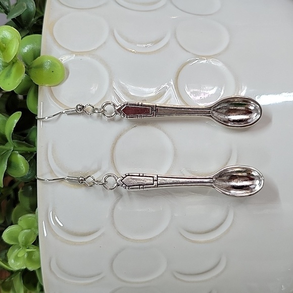 🔥LAST PAIR🔥 SPOON DROP EARRINGS - Picture 6 of 7
